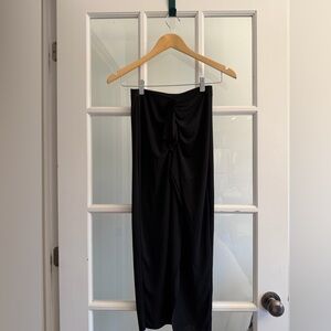 H&M Black Ruched Maxi Skirt |
Size XS | Minimal & Flattering